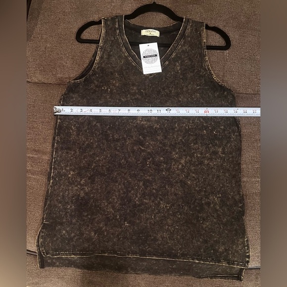 NWT ladies tank from Infinity Boutique, size medium - Picture 5 of 5